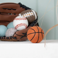 Lade das Bild in den Galerie-Viewer, Basketball für Hunde | Nachhaltiges BUDDY. Hundespielzeug | 100% schadstofffrei & Schafwolle | Zahnpflegend & schwimmfähig | Fräulein Plath