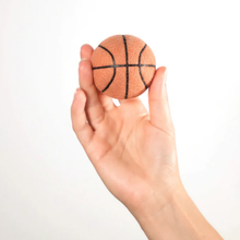 Lade das Bild in den Galerie-Viewer, Basketball für Hunde | Nachhaltiges BUDDY. Hundespielzeug | 100% schadstofffrei & Schafwolle | Zahnpflegend & schwimmfähig | Fräulein Plath