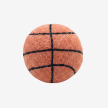Lade das Bild in den Galerie-Viewer, Basketball für Hunde | Nachhaltiges BUDDY. Hundespielzeug | 100% schadstofffrei & Schafwolle | Zahnpflegend & schwimmfähig | Fräulein Plath
