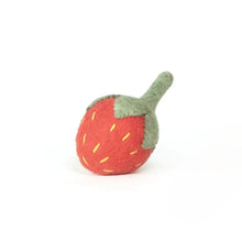 Lade das Bild in den Galerie-Viewer, Nachhaltiges Hundespielzeug "Edda Erdbeere" | 100% Schafwolle | Schadstofffrei, zahnpflegend & schwimmfähig