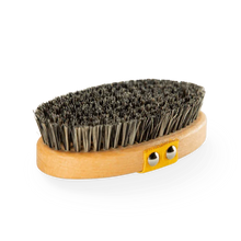 Lade das Bild in den Galerie-Viewer, Nachhaltige Hundebürste "Kurzhaar" | Vegan | FSC zertifiziertes Buchenholz & Naturkautschuk