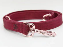 Lade das Bild in den Galerie-Viewer, Korkleder Hundeleine | Robust & Vegan | Top Ökobilanz | Dunkelrot | Beschläge wählbar