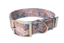 Lade das Bild in den Galerie-Viewer, Hundehalsband mit Dornschnalle | Korkleder | Umweltfreundlich | Robust & Vegan | Monstera/Silber