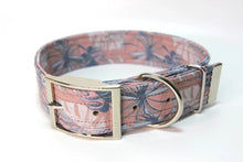 Lade das Bild in den Galerie-Viewer, Hundehalsband mit Dornschnalle | Korkleder | Umweltfreundlich | Robust & Vegan | Monstera/Silber