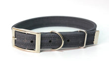 Lade das Bild in den Galerie-Viewer, Hundehalsband mit Dornschnalle | Korkleder | Umweltfreundlich | Robust & Vegan | Anthrazit/Silber