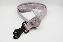 Lade das Bild in den Galerie-Viewer, Korkleder Hundeleine | Robust & Vegan | Top Ökobilanz | Monstera | Beschläge wählbar