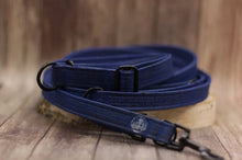 Lade das Bild in den Galerie-Viewer, Korkleder Hundeleine | Robust & Vegan | Top Ökobilanz | Denim | Beschläge wählbar