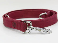 Lade das Bild in den Galerie-Viewer, Korkleder Hundeleine | Robust & Vegan | Top Ökobilanz | Dunkelrot | Beschläge wählbar