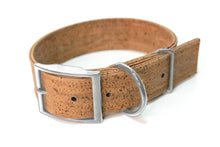 Lade das Bild in den Galerie-Viewer, Hundehalsband mit Dornschnalle | Korkleder | Umweltfreundlich | Robust & Vegan | Tabak/Silber