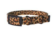 Lade das Bild in den Galerie-Viewer, Hundehalsband mit Dornschnalle | Korkleder | Umweltfreundlich | Robust & Vegan | Leo/Schwarz