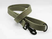 Lade das Bild in den Galerie-Viewer, Korkleder Hundeleine | Robust & Vegan | Top Ökobilanz | Olive | Beschläge wählbar