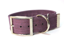 Lade das Bild in den Galerie-Viewer, Hundehalsband mit Dornschnalle | Korkleder | Umweltfreundlich | Robust & Vegan | Flieder/silber