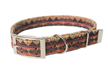 Lade das Bild in den Galerie-Viewer, Hundehalsband mit Dornschnalle | Korkleder | Umweltfreundlich | Robust & Vegan | Ethno Pink/Silber