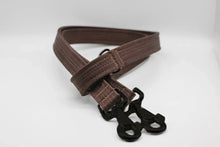 Lade das Bild in den Galerie-Viewer, Korkleder Hundeleine | Robust & Vegan | Top Ökobilanz | Braun | Beschläge wählbar