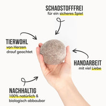 Lade das Bild in den Galerie-Viewer, Nachhaltiges Hundespielzeug "La Bola" Hundeball | 100% Schafwolle | Zahnpflegend & schwimmfähig | Beige