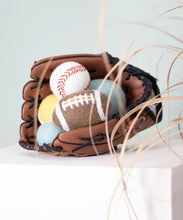 Lade das Bild in den Galerie-Viewer, Hundespielzeug "Football & Friends" 3er-Set | 100% schadstofffrei & Schafwolle | Zahnpflegend & schwimmfähig