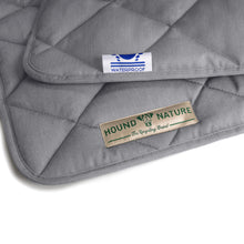 Lade das Bild in den Galerie-Viewer, Öko Hundedecke Davos HOUND&NATURE | Wasserfest & recycelte Materialien | Oeko-Tex® Standard 100 | Hellgrau