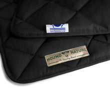 Lade das Bild in den Galerie-Viewer, Öko Hundedecke Davos HOUND&NATURE | Wasserfest & recycelte Materialien | Oeko-Tex® Standard 100 | Schwarz
