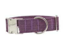 Lade das Bild in den Galerie-Viewer, Hundehalsband mit Klickverschluss | Korkleder | Umweltfreundlich | Robust & Vegan | Flieder/Silber