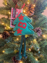 Lade das Bild in den Galerie-Viewer, Öko-Hundespielzeug "Bruce" | Upcycling Wildleder | 100% biologisch abbaubar | fetziges Weihnachtsgeschenk