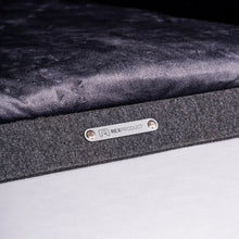 Lade das Bild in den Galerie-Viewer, Rexproduct Indoor Hundehütte "PetHome 2.0" | 100% recycelt | S - XL | Dunkelgrau | 5 Matratzenfarben | Fräulein Plath