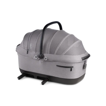 Lade das Bild in den Galerie-Viewer, Isofix Autositz & Transportbox Maeve™ iso7x-R von Tavo für Hunde bis 18 kg | GREENGUARD-Gold-Zertifizierung | Farbe: Merle