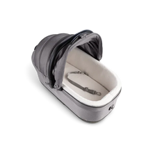 Lade das Bild in den Galerie-Viewer, Isofix Autositz & Transportbox Maeve™ iso7x-R von Tavo für Hunde bis 18 kg | GREENGUARD-Gold-Zertifizierung | Farbe: Merle