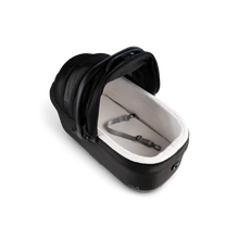 Lade das Bild in den Galerie-Viewer, Isofix Autositz & Transportbox Maeve™ iso7x-R von Tavo für Hunde bis 18 kg | GREENGUARD-Gold-Zertifizierung | Farbe: Onyx