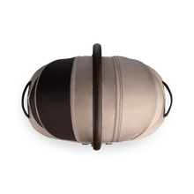 Lade das Bild in den Galerie-Viewer, Isofix Autositz & Transportbox Maeve™ iso6x Wind Tavo | Integriertes Belüftungssystem | für Hunde bis 18 kg | GREENGUARD-Gold-Zertifizierung | Fawn