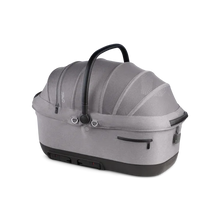 Lade das Bild in den Galerie-Viewer, Isofix Autositz & Transportbox Maeve™ iso7x-R von Tavo für Hunde bis 18 kg | GREENGUARD-Gold-Zertifizierung | Farbe: Merle