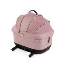 Lade das Bild in den Galerie-Viewer, Isofix Autositz & Transportbox Maeve™ iso5x Wind Tavo | Integriertes Belüftungssystem | für Hunde bis 13.6 kg | GREENGUARD-Gold-Zertifizierung | Sakura | rosa | Konnektoren