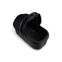 Lade das Bild in den Galerie-Viewer, Isofix Autositz & Transportbox Maeve™ iso7x-R von Tavo für Hunde bis 18 kg | GREENGUARD-Gold-Zertifizierung | Farbe: Onyx