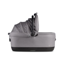 Lade das Bild in den Galerie-Viewer, Isofix Autositz & Transportbox Maeve™ iso7x-R von Tavo für Hunde bis 18 kg | GREENGUARD-Gold-Zertifizierung | Farbe: Merle