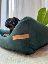 Lade das Bild in den Galerie-Viewer, Premium Hundebett Rexproduct | Recycelte Materialien & schadstofffrei | Dunkelgrün | 9 versch. Matratzenfarben