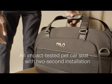 Laden und Abspielen von Videos im Galerie-Viewer, Flug- & Transporttasche Tavo Dupree II für Hunde & Katzen bis 9 kg | GREENGUARD-Gold-Zertifizierung | Farbe: Merle