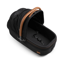 Lade das Bild in den Galerie-Viewer, Isofix Autositz & Transportbox Maeve™ Medium Rigid von Tavo für Hunde bis 13.6 kg | GREENGUARD-Gold-Zertifizierung | Farbe: Onyx