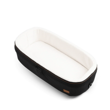 Lade das Bild in den Galerie-Viewer, Isofix Autositz & Transportbox Maeve™ Medium Rigid von Tavo für Hunde bis 13.6 kg | GREENGUARD-Gold-Zertifizierung | Farbe: Onyx