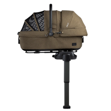 Lade das Bild in den Galerie-Viewer, Isofix Autositz & Transportbox Maeve™ Medium Rigid von Tavo für Hunde bis 13.6 kg | GREENGUARD-Gold-Zertifizierung | Farbe: Brindle