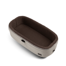 Lade das Bild in den Galerie-Viewer, Isofix Autositz & Transportbox Maeve™ Medium Rigid von Tavo für Hunde bis 13.6 kg | GREENGUARD-Gold-Zertifizierung | Farbe: Fawn