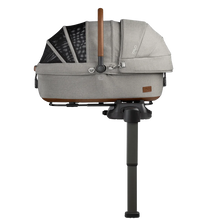 Lade das Bild in den Galerie-Viewer, Isofix Autositz & Transportbox Maeve™ Medium Rigid von Tavo für Hunde bis 13.6 kg | GREENGUARD-Gold-Zertifizierung | Farbe: Merle