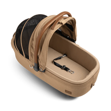 Lade das Bild in den Galerie-Viewer, Isofix Autositz & Transportbox Maeve™ Medium Rigid von Tavo für Hunde bis 13.6 kg | GREENGUARD-Gold-Zertifizierung | Farbe: Sable