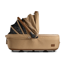 Lade das Bild in den Galerie-Viewer, Isofix Autositz & Transportbox Maeve™ Medium Rigid von Tavo für Hunde bis 13.6 kg | GREENGUARD-Gold-Zertifizierung | Farbe: Sable