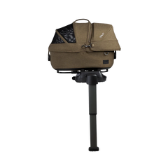 Lade das Bild in den Galerie-Viewer, Isofix Autositz & Transportbox Maeve™ Small Flex von Tavo für Hunde bis 12 kg | GREENGUARD-Gold-Zertifizierung | Farbe: Brindle