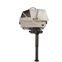 Lade das Bild in den Galerie-Viewer, Isofix Autositz & Transportbox Maeve™ Small Flex von Tavo für Hunde bis 12 kg | GREENGUARD-Gold-Zertifizierung | Farbe: Fawn