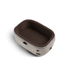 Lade das Bild in den Galerie-Viewer, Isofix Autositz & Transportbox Maeve™ Small Flex von Tavo für Hunde bis 12 kg | GREENGUARD-Gold-Zertifizierung | Farbe: Fawn
