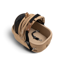 Lade das Bild in den Galerie-Viewer, Isofix Autositz & Transportbox Maeve™ Small Flex von Tavo für Hunde bis 12 kg | GREENGUARD-Gold-Zertifizierung | Farbe: Sable