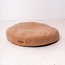 Lade das Bild in den Galerie-Viewer, Hundebett & Hundekissen rund "Coco Teddy" Rexproduct | Öko-Tex Standard | Beige | 2 Größen