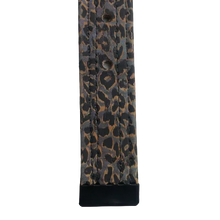 Lade das Bild in den Galerie-Viewer, Hundehalsband mit Dornschnalle | Korkleder | Umweltfreundlich | Robust & Vegan | Leo blau/schwarz