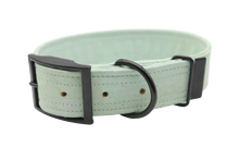 Lade das Bild in den Galerie-Viewer, Hundehalsband mit Dornschnalle | Korkleder | Umweltfreundlich | Robust & Vegan | Mint/Schwarz