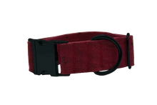 Lade das Bild in den Galerie-Viewer, Hundehalsband mit Klickverschluss | Korkleder | Umweltfreundlich | Robust & Vegan | Dunkelrot/Schwarz